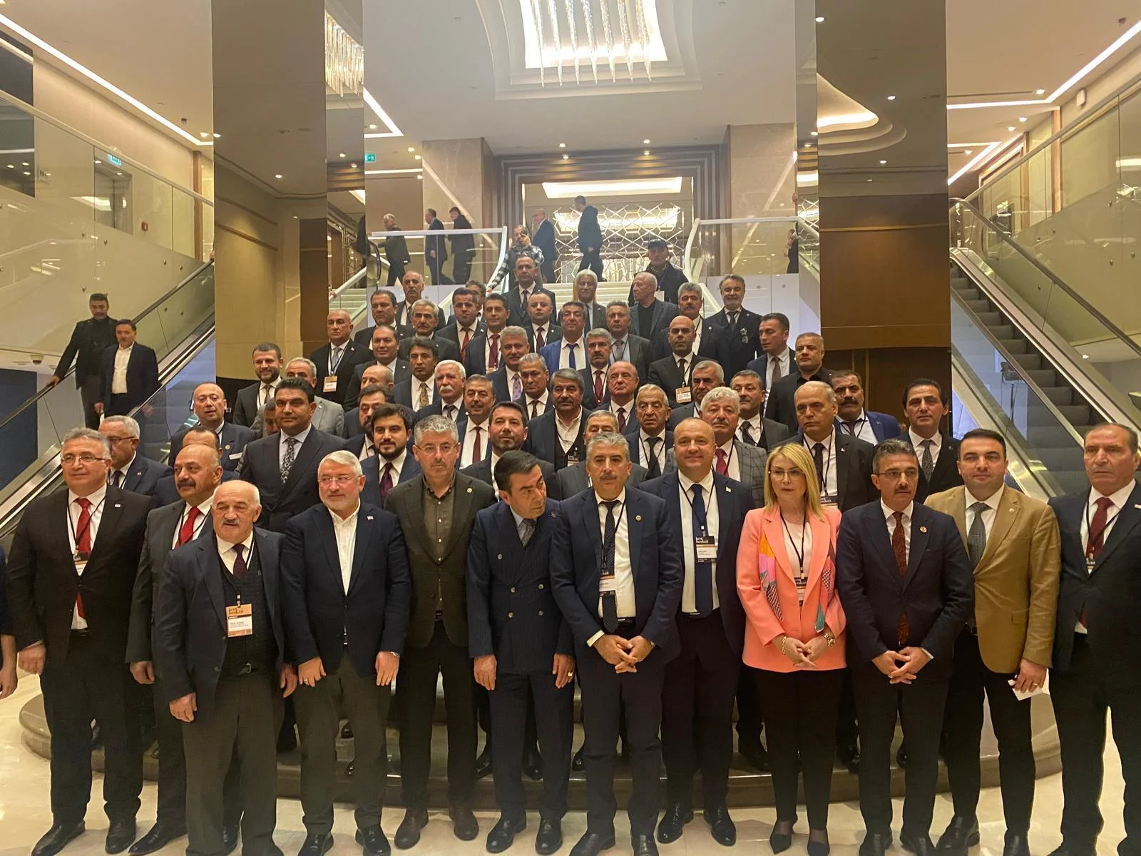 IMG-20250412-WA0033 Yahşihan Belediye Başkanı Ahmet Sungur'a 'En Başarılı Belediye Başkanı' Ödülü Verildi