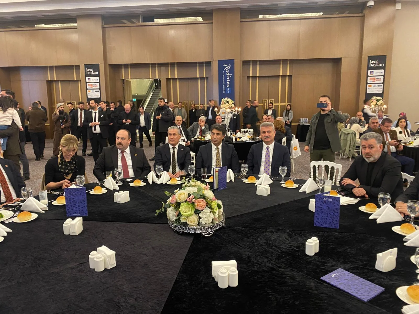 IMG-20250412-WA0034 Yahşihan Belediye Başkanı Ahmet Sungur'a 'En Başarılı Belediye Başkanı' Ödülü Verildi