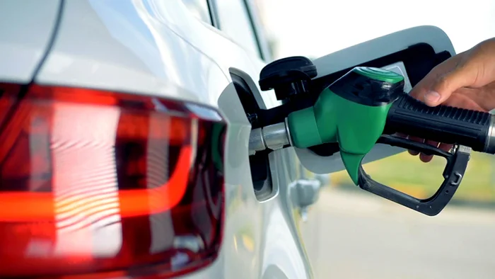 benzin-motorin-indirim-2 Benzine ve Motorine Tarihi İndirim Yolda: Tam 6 TL İndirim Geliyor
